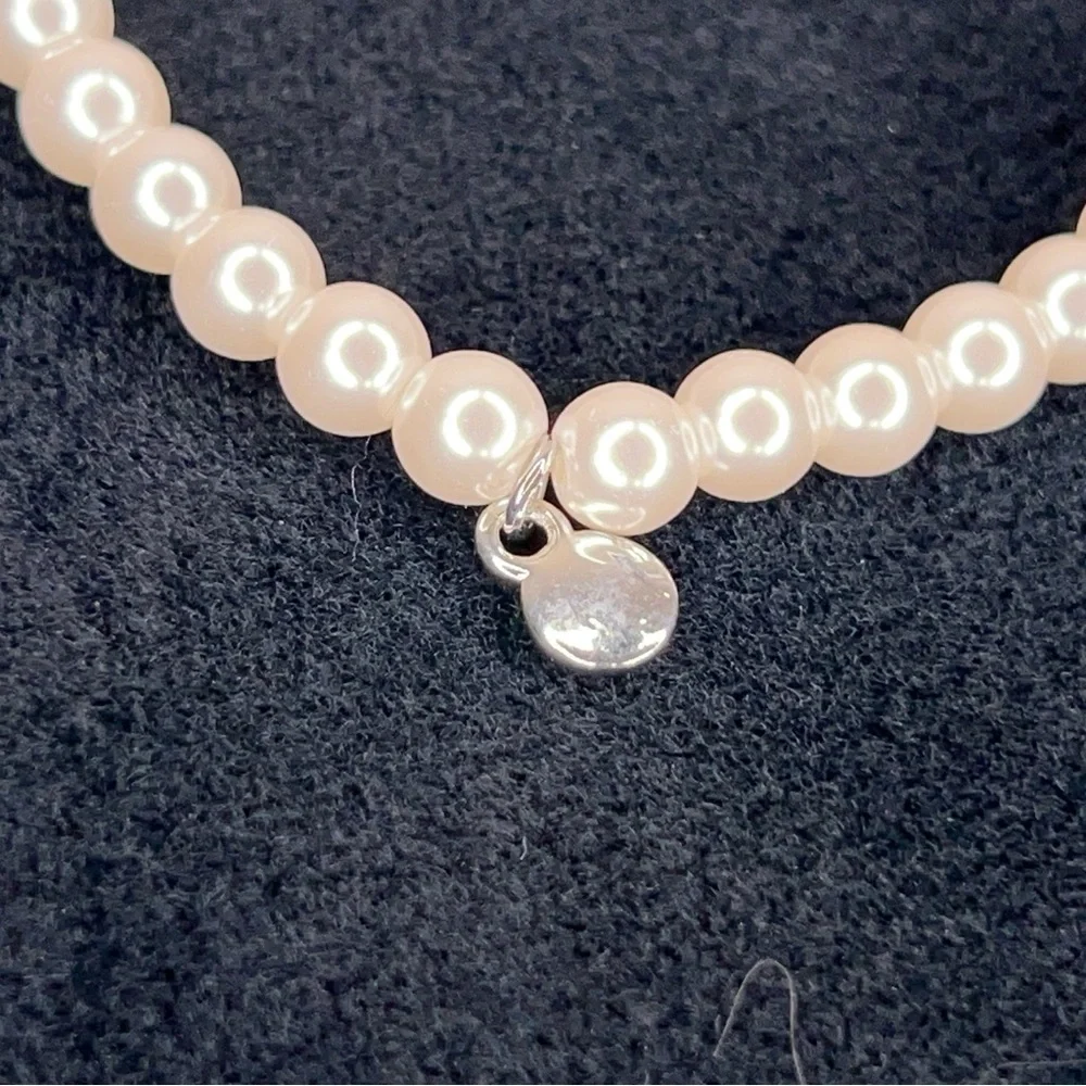 Vintage Pearly Style Bracelet Classic Retro Stretch Ivory White Silver Charm